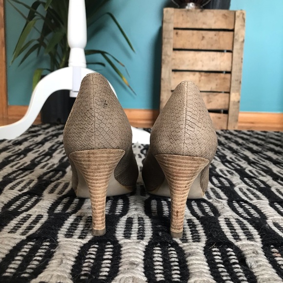 Anne Klein Snake Skin Pumps - Picture 4 of 4